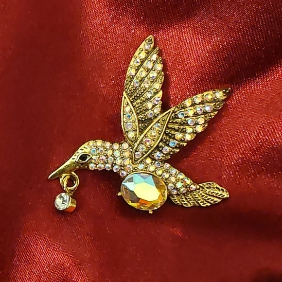 Source Unknown Jewelry - Beautiful Gold Tone AB Glass Hummingbird Brooch